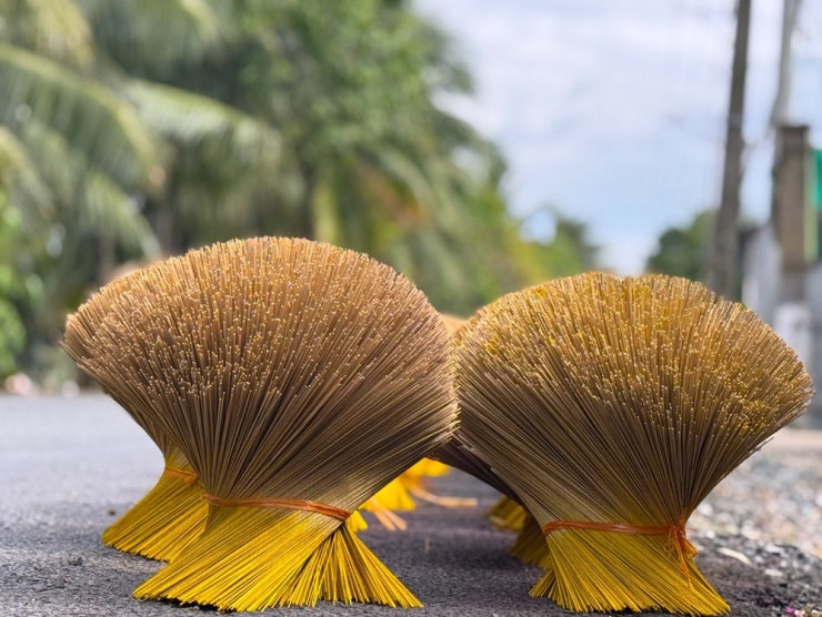 Những ngày cuối năm, làng nhang lâu đời nhất TP.HCM tất bật chuẩn bị cho dịp Tết Nguyên đán sắp đến.