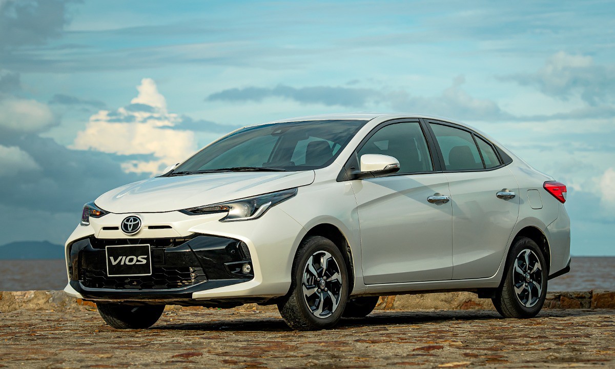 Toyota Vios&nbsp;nổi bật với thiết kế thực dụng, không gian rộng rãi và tính năng bền bỉ.