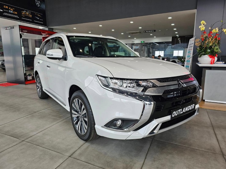 Ngắm Mitsubishi Outlander với 3 phiên bản tùy chọn, giá từ 825 triệu đồng - 3