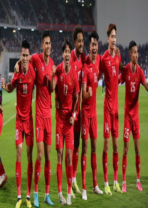 HLV Kim Sang Sik, từ chiếc vali sẵn sàng về nước đến ngôi vô địch AFF Cup làm triệu fan vỡ òa - 16