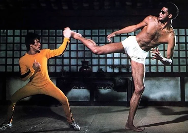 Bruce Lee (áo vàng) và Kareem