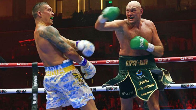 Fury (bên phải) muốn gặp lại Usyk một lần nữa