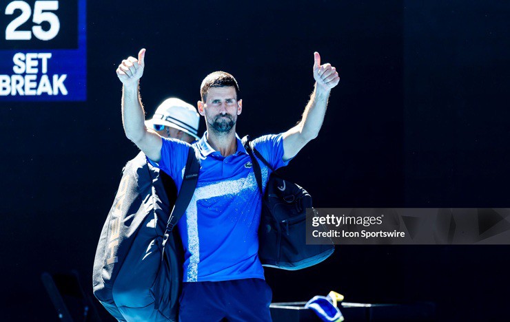 Djokovic đáp trả khi bị la ó sau quyết định bỏ cuộc ở&nbsp;bán kết Australian Open