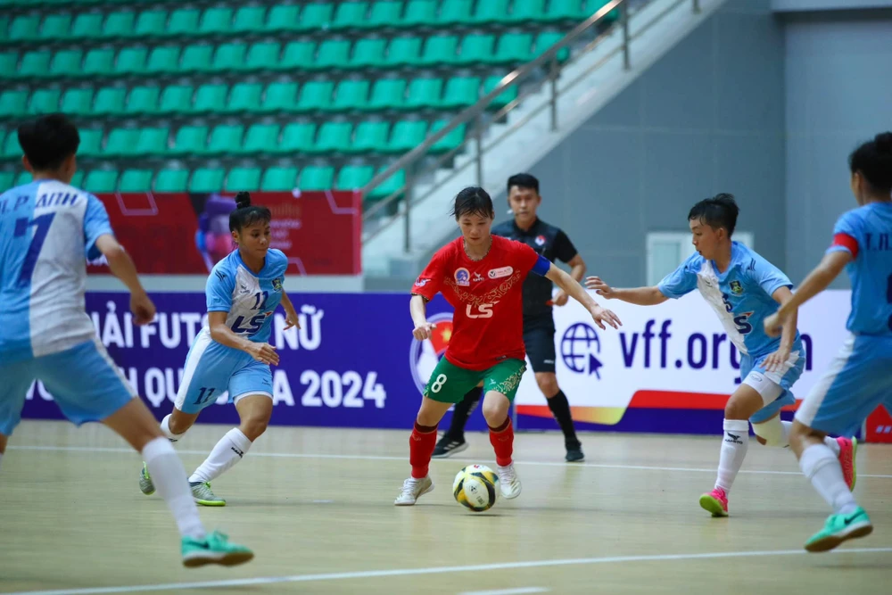 Cầu thủ số 8 có nhiều mùa là Nữ hoàng phá lưới của các giải nữ futsal quốc gia. Ảnh: CCT.