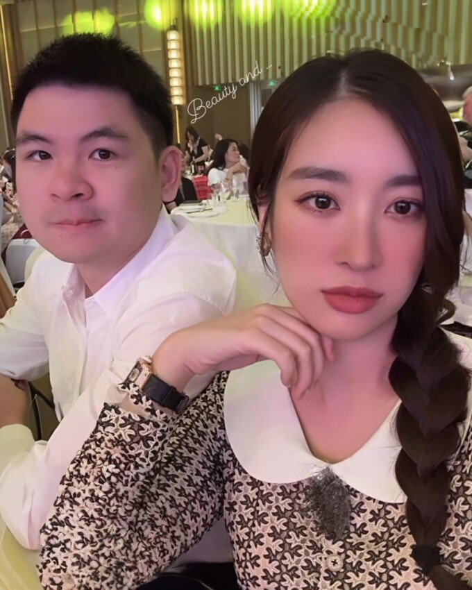 Lấy chồng Chủ tịch, Hoa hậu đẹp nhất nhì Hà thành vẫn livestream bán quần áo, style đời thường "gây sốt" - 9