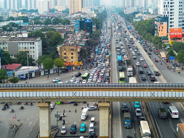 Để bảo đảm trật tự an toàn giao thông, giảm thiểu ùn tắc trên địa bàn Hà Nội, Sở GTVT Hà Nội tổ chức giao thông cho phép 1 số loại phương tiện được phép rẽ phải liên tục tại nhiều nút giao thông.