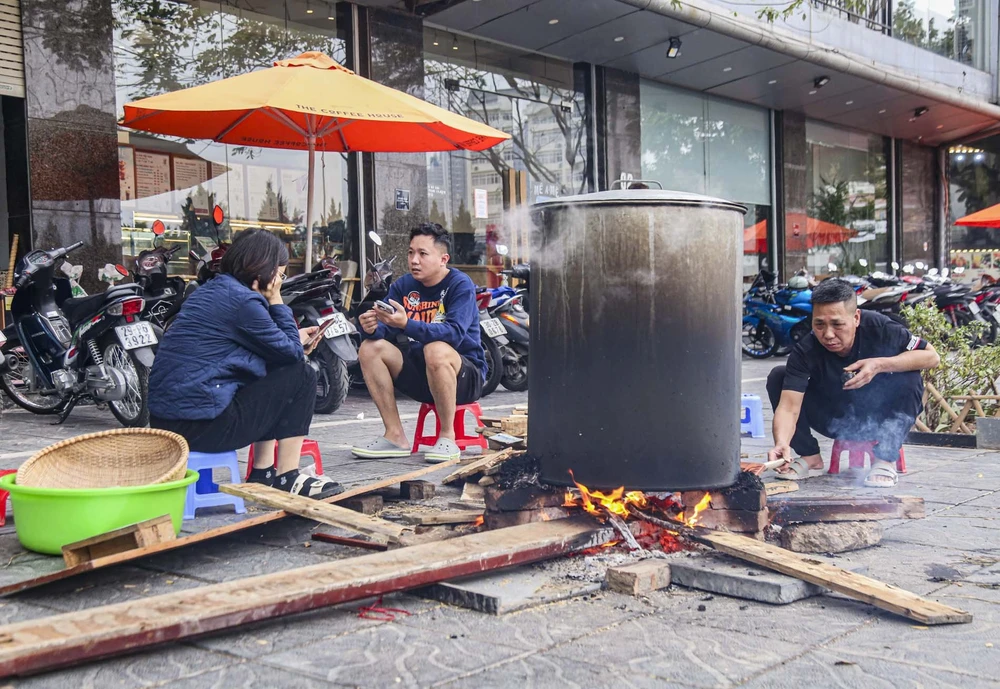 Bánh chưng là một phần không thể thiếu trong Tết Nguyên đán của người Việt Nam.