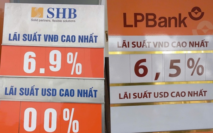 Lãi suất huy động cao nhất tại SHB và LPBank. Ảnh: Tuân Nguyễn.