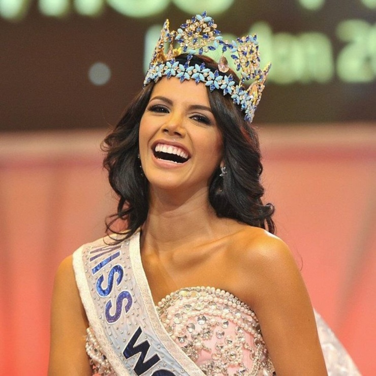 Ivian Sarcos sinh năm 1989 là người mẫu và nữ hoàng sắc đẹp nổi tiếng. Cô đăng quang Miss World (Hoa hậu Thế giới) 2011 tại Anh và trở thành người phụ nữ thứ 6 từ Venezuela đạt danh hiệu này.