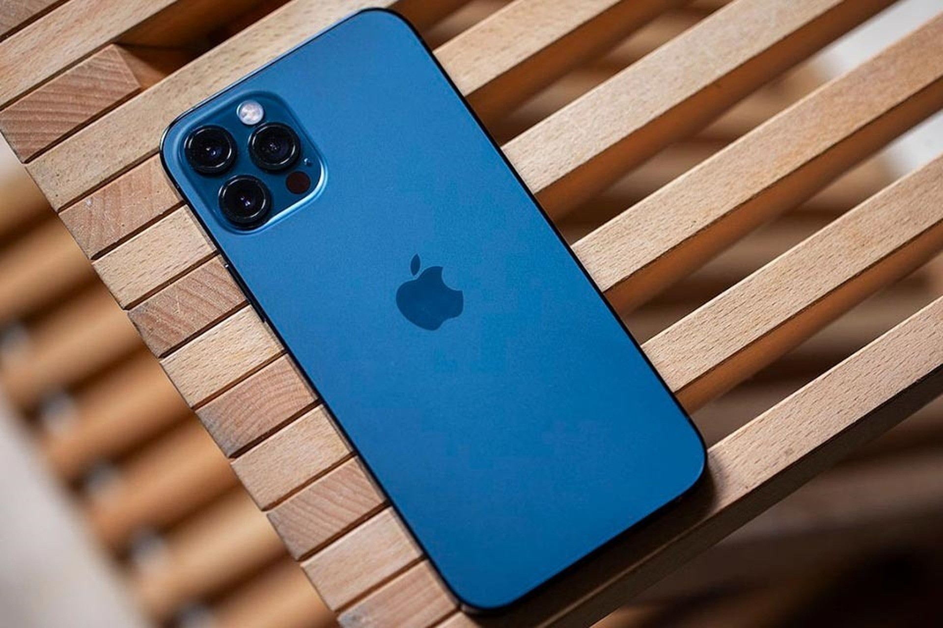 iPhone 12 Pro Max&nbsp;vẫn là một lựa chọn đáng cân nhắc trong năm 2025.