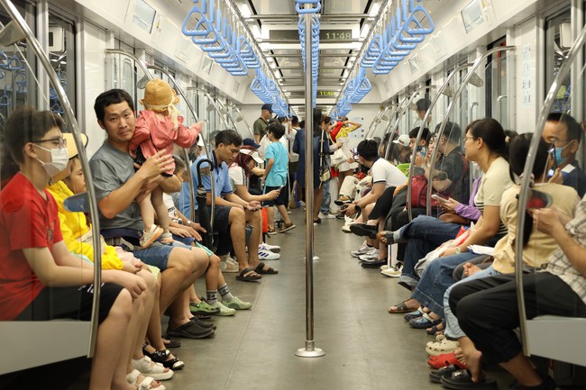 Nhộn nhịp không khí Tết tại ga metro số 1 Bến Thành - Suối Tiên - 5