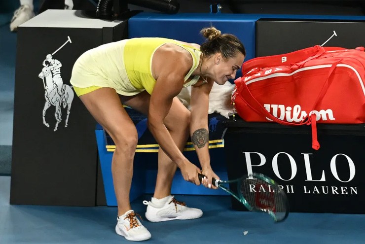 Sabalenka destroza su raqueta en la final del Abierto de Australia 2025