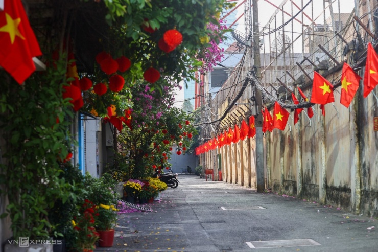 Một con hẻm trên đường Nguyễn Thị Minh Khai tĩnh mịch. Thời điểm này phần lớn người dân vẫn còn ở nhà quây quần ngày đầu năm mới.