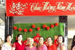 Mùng 1 Tết rộn tiếng cười trong gia đình có 11 con gái ở Tây Ninh