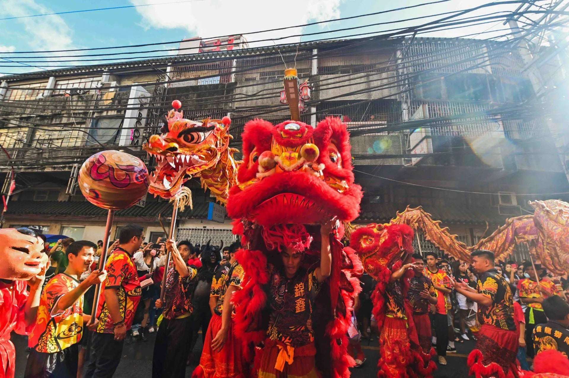 Múa rồng đón năm mới ở Philippines (ảnh: Info)