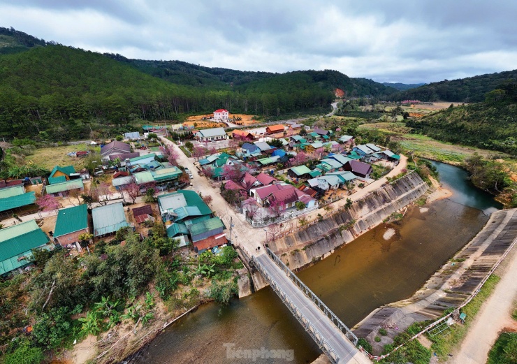 Cung đường đèo nối giữa thành phố Đà Lạt (Lâm Đồng) và thành phố Nha Trang (Khánh Hoà).