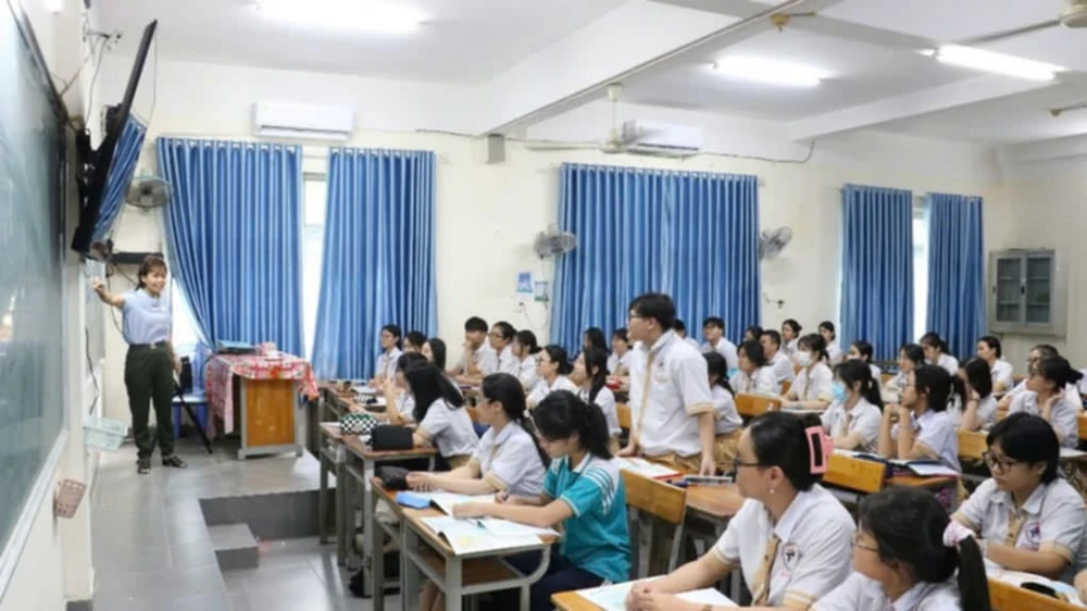 Học sinh lớp 12 Trường THPT Võ Trường Toản, quận 12 trong 1 giờ học. Ảnh: NGUYỄN QUYÊN