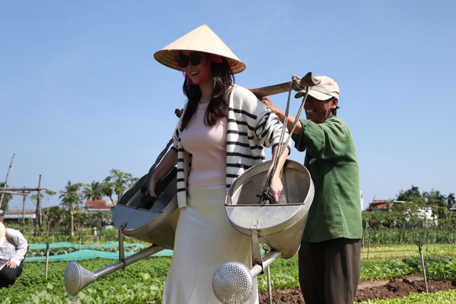 “Làng du lịch tốt nhất” thế giới có gì khiến du khách mê mẩn? - 8