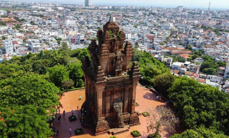 UBND tỉnh Phú Yên đã cho trùng tu tôn tạo công trình này hai lần vào các năm 1960, 1994. Đến nay, tháp Nhạn được phục dựng lại nguyên gốc và mang một vẻ đẹp mới.