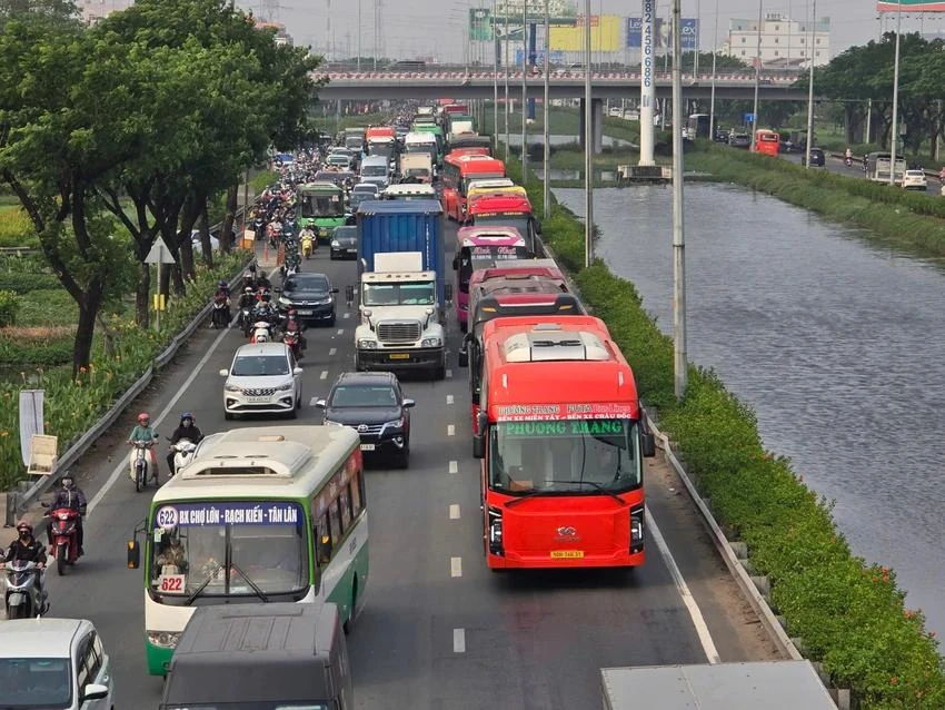 Cửa ngõ phía Tây vào TP.HCM dự báo sẽ đông xe khi người dân quay trở lại TP.HCM sau Tết.