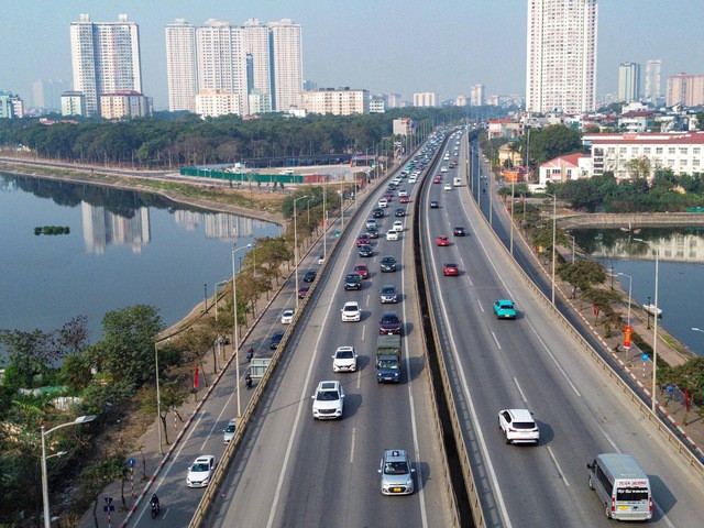 Người dân quay lại Thủ đô vào ngày cuối nghỉ Tết Nguyên đán, lượng phương tiện tăng cao đột biến có thể khiến 1 số tuyến đường ùn tắc.