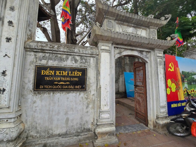 Đền Kim Liên (quận Đống Đa) là trấn Nam kinh thành Thăng Long, thờ thần Cao Sơn Đại Vương - vị thần núi được dân gian suy tôn trấn giữ sơn mạch nước Việt.