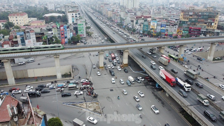 Sau khi điều chỉnh lại phương án tổ chức giao thông tại nút Thanh Xuân, đại diện Sở GTVT Hà Nội và tổ tư vấn cho biết, xe đã đi lại nhịp nhàng.