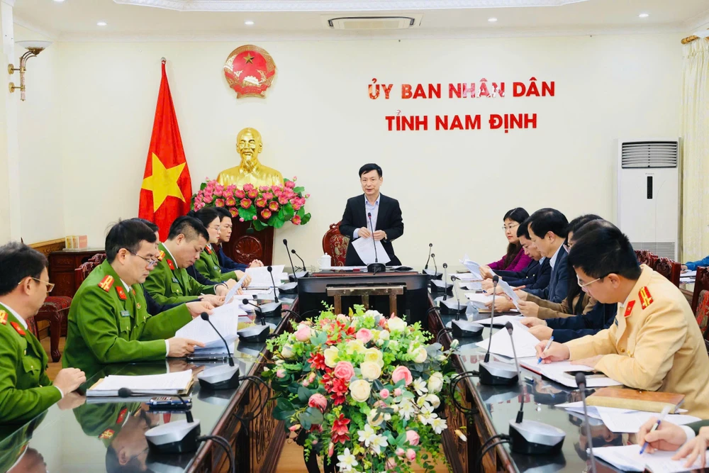 Cuộc họp về kết quả điều tra ban đầu vụ tai nạn 7 người tử vong ở TP Nam Định. Ảnh CANĐ