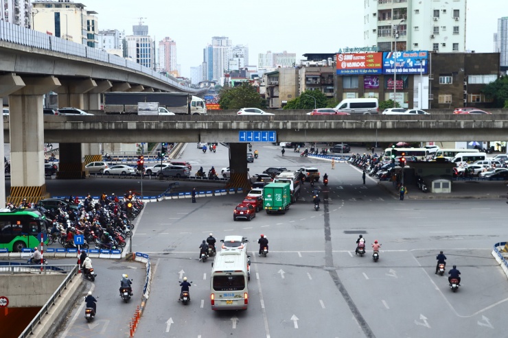 Bất ngờ hình ảnh giao thông Hà Nội sau nghỉ Tết - 2