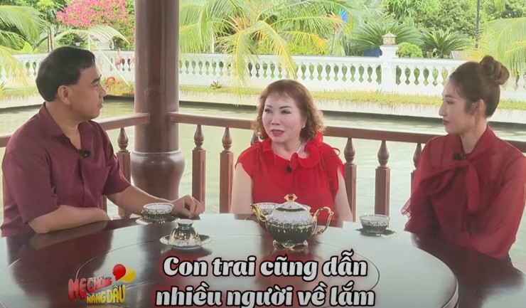 Bà Hiện kể, con trai từng đưa nhiều cô gái về nhà chơi