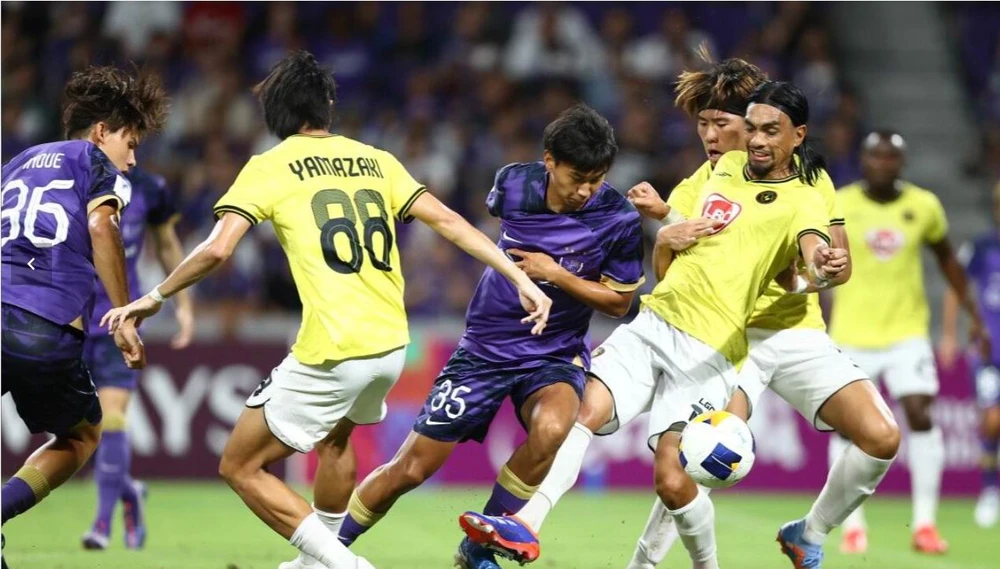 Sanfrecce Hiroshima (áo xanh) bất bại ở vòng bảng và đối thủ của TX. Nam Định tại vòng 1/8 sắp tới vào các ngày 12 và 19-2. Ảnh: CTP