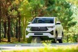 So sánh Toyota Veloz Cross và Innova Cross: Đối thủ cân tài cân sức?