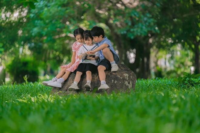 Trẻ nhỏ cần không gian sống rộng rãi, hoà vào thiên nhiên, tự do chạy nhảy. Ảnh: Anh Khoa