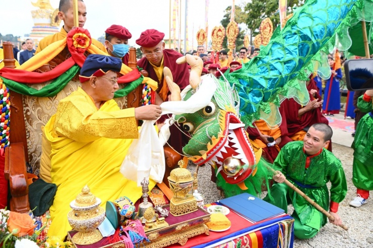 Mở tranh Phật, cầu an trên bảo tháp Mandala Tây Thiên - 4