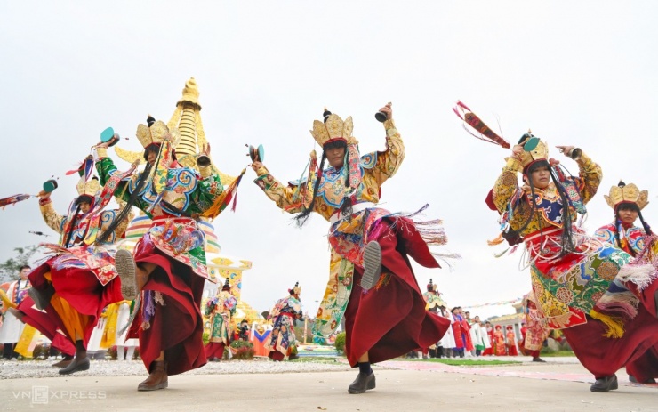 Mở tranh Phật, cầu an trên bảo tháp Mandala Tây Thiên - 10