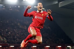 Van Dijk lập cột mốc ghi bàn vô đối, tiết lộ tương lai bấp bênh ở Liverpool