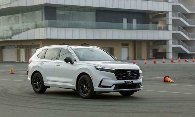 CX-5 đối đầu CR-V: "Vua doanh số" phải làm gì để không mất ngai vàng? - 3