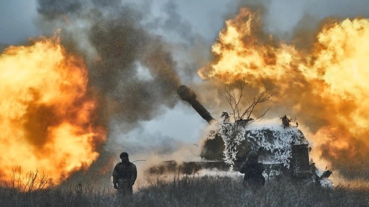 Pháo binh Ukraine khai hoả trong xung đột. Ảnh: Kyiv Post.