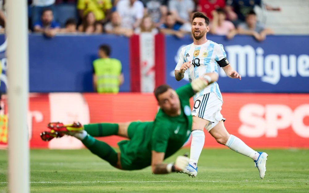 Tiền đạo người Argentina có tham vọng chơi thêm một mùa World Cup nữa. Ảnh: GETTY.