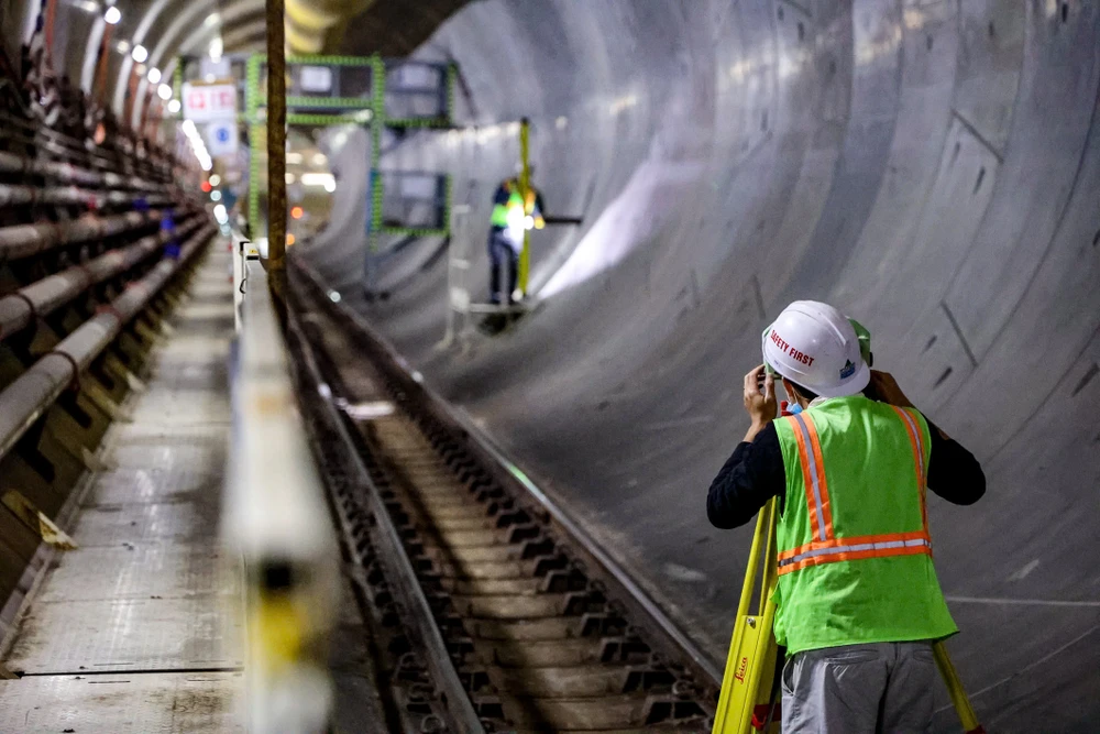 Sau nhiều năm đầu tư metro, Hà Nội và TP.HCM mới đưa vào khai thác được hơn 40km. Ảnh: N.H