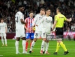 Real chịu quả 11m tranh cãi trước Atletico, trọng tài "đổ thêm dầu vào lửa"