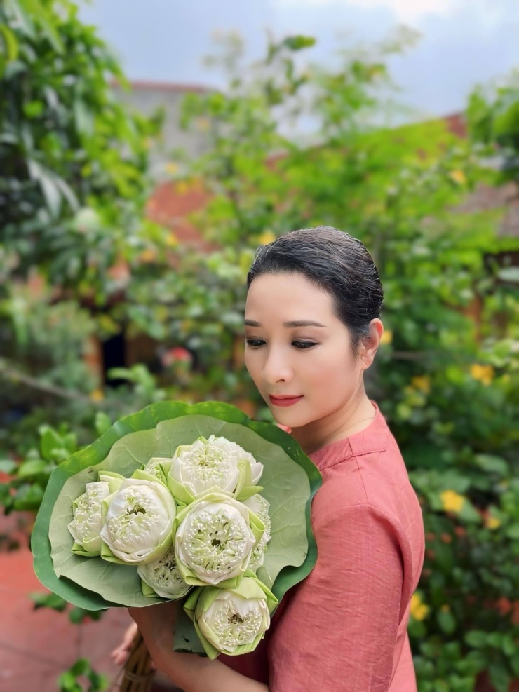 Sau cuộc chia tay khá ồn ào với ca sĩ Chế Phong (con trai danh ca Chế Linh), Thanh Thanh Hiền tập trung cho công việc và tận hưởng niềm hạnh phúc bên hai con gái.