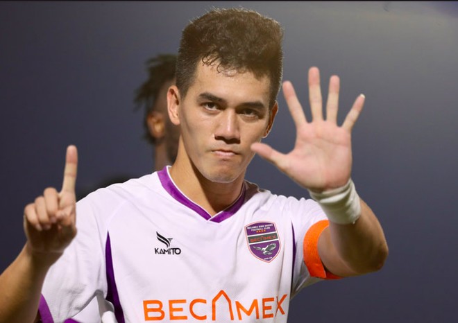 Cán mốc 100 bàn thắng, Tiến Linh mơ vô địch V-League - 1