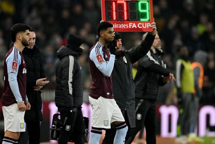 Rashford lần đầu chơi cho Aston Villa: "Xâu kim" đối thủ khiến khán giả  phấn khích