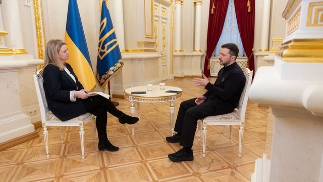 Tổng thống Ukraine Volodymyr Zelensky tại cuộc phỏng vấn với kênh ITV của Anh - Ảnh: ITV