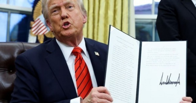 Ngành thép Việt Nam bị ảnh hưởng ra sao sau lệnh áp thuế 25% của Tổng thống Mỹ Donald Trump?