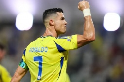 Sếp lớn Al Nassr tiết lộ Ronaldo đồng ý gia hạn 1 năm, đãi ngộ khủng ra sao?