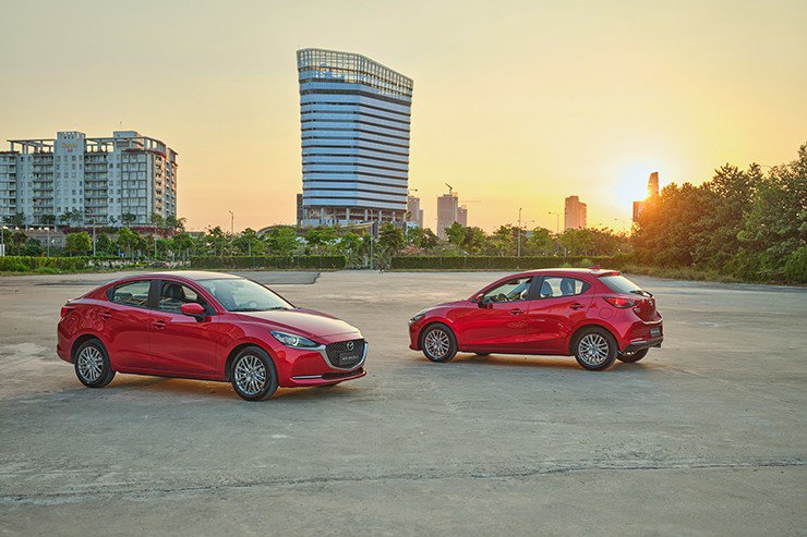 Mazda2 đối đầu Soluto: Đỉnh cao công nghệ chạm trán thực dụng tối giản - 3