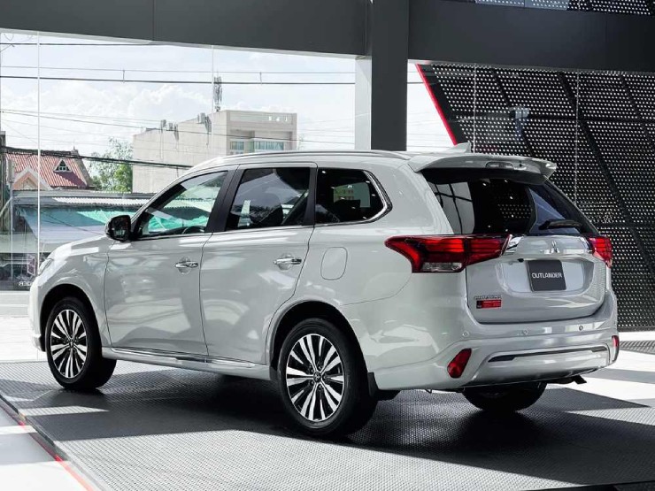 Chọn Mitsubishi Outlander hay KIA Sportage trong tầm giá nhỉnh 800 triệu đồng? - 6