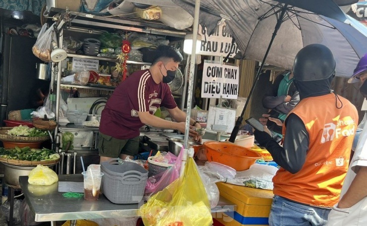 Quán chay đông nghẹt khách trong ngày rằm tháng Giêng - 3